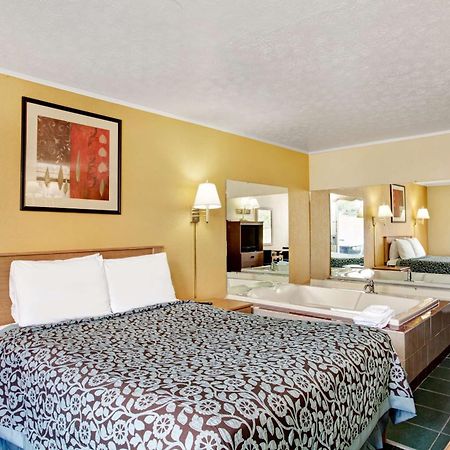 Days Inn By Wyndham Knoxville West Eksteriør billede